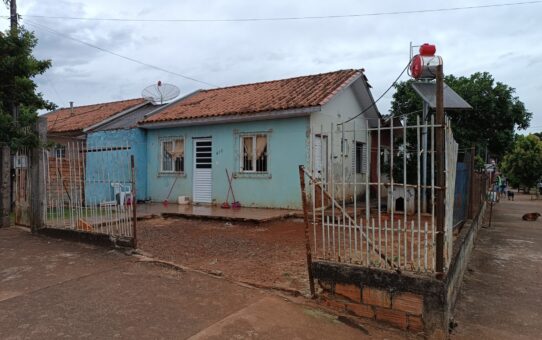 Terreno de esquina com casa para reforma